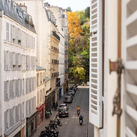 Superb Bright Near Sacre Coeur Paris